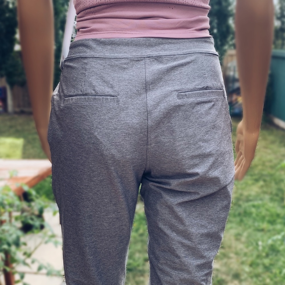 Lululemon Jet Crop (Slim), size 4 - Picture 3 of 12